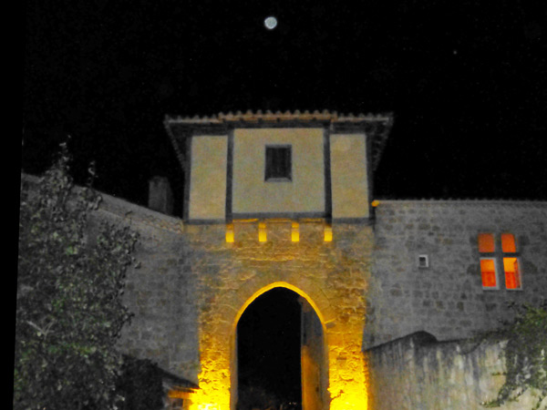 La porte-tour du village vue du pigeonnier