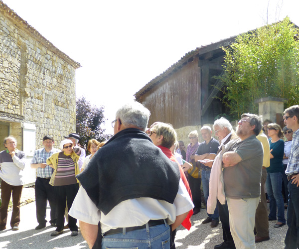 Maignaut-Tauzia, devant le château de Maignaut