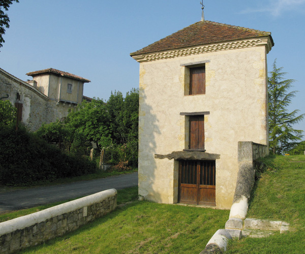 Maignaut-Tauzia, le pigeonnier/octroi